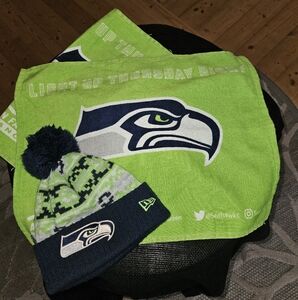 Seahawks Package Beanie, 2 Towel Set And Fingerless Defense Gloves.